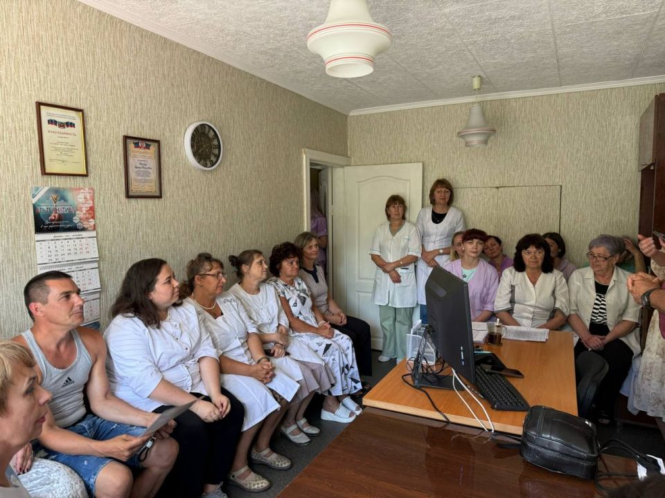 Сегодня, 17 июня, в преддверии профессионального праздника — Дня медицинского работника состоялась встреча с трудовым коллективом ГБУ ДНР "Городская больница №12 г.Донецка" г.Моспино Сегодня, 17 июня, в преддверии профессионального праздника — Дня медицинского работника состоялась встреча с трудовым коллективом ГБУ ДНР "Городская больница №12 г.Донецка" г.Моспино