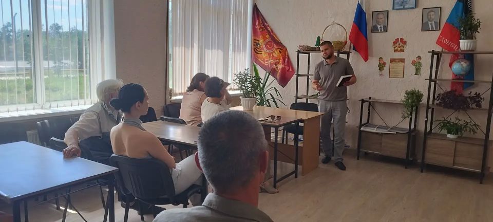 В селе Гранитное состоялась встреча депутата Тельмановского муниципального совета Дмитрия Липчанского с местными жителями В селе Гранитное состоялась встреча депутата Тельмановского муниципального совета Дмитрия Липчанского с местными жителями