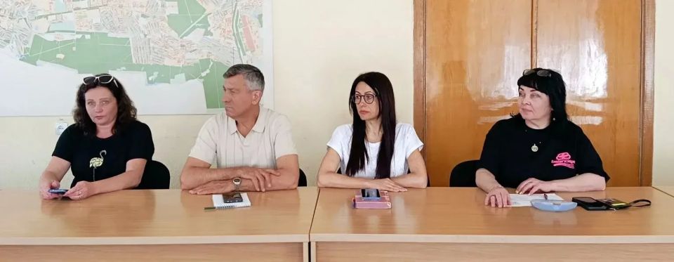Наталья Бегуненко: Сегодня, 17 июня, в Управе Петровского внутригородского района Администрации городского округа Донецк прошло еженедельное аппаратное совещание Наталья Бегуненко: Сегодня, 17 июня, в Управе Петровского внутригородского района Администрации городского округа Донецк прошло еженедельное аппаратное совещание