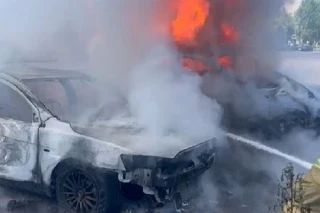 В Горловке в результате атаки БПЛА ВСУ сгорели два автомобиля