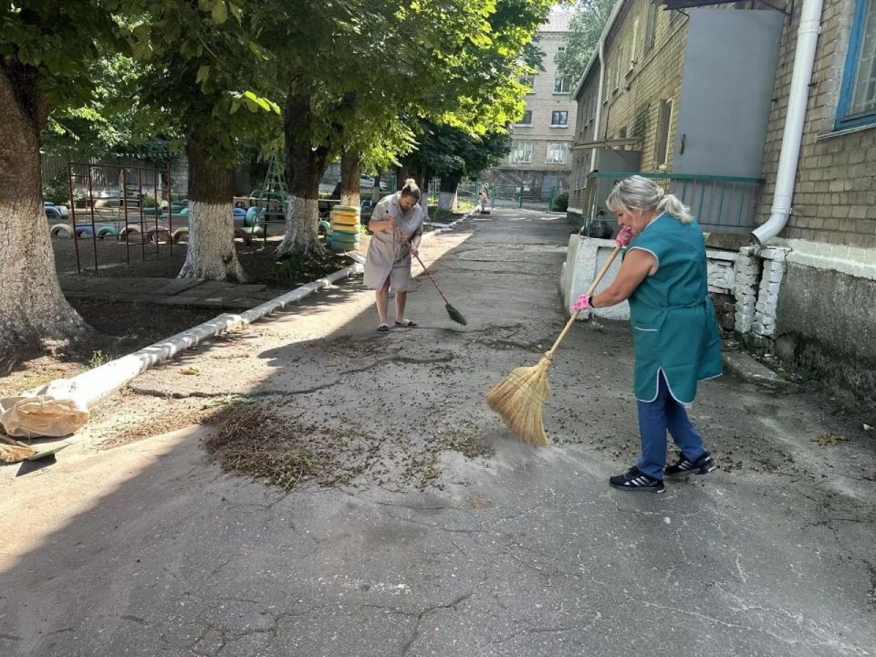 18 июня 2026 года, в рамках проекта «Городская среда», реализуемого Единой Россией , жители Кировского района приняли участие в традиционной экологической акции «Чистый четверг» 18 июня 2026 года, в рамках проекта «Городская среда», реализуемого Единой Россией , жители Кировского района приняли участие в традиционной экологической акции «Чистый четверг»