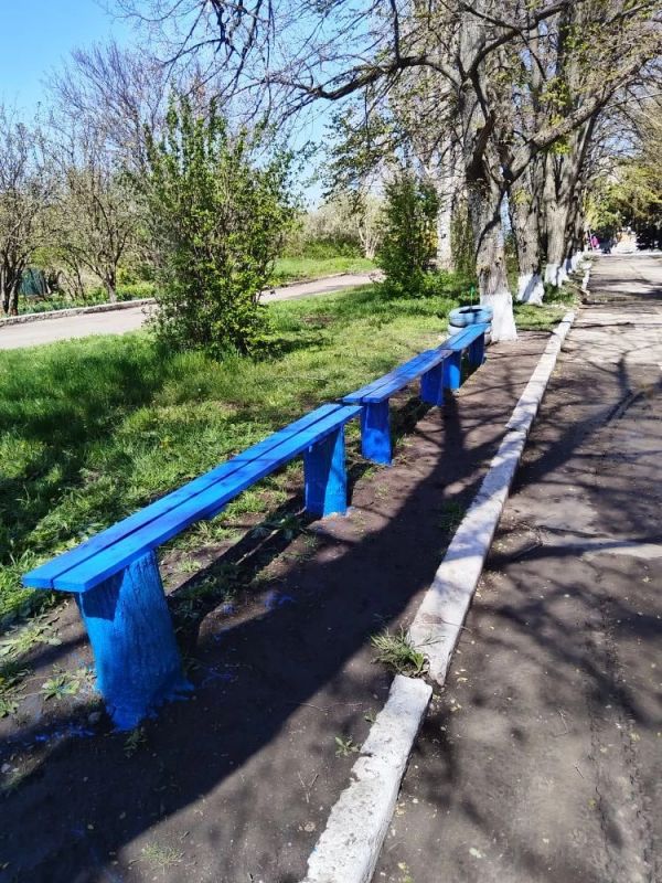 Благодаря Пуровскому району (ЯНАО) в селе Благодатное обновили детскую площадку, территорию у Дома культуры и мемориал Благодаря Пуровскому району (ЯНАО) в селе Благодатное обновили детскую площадку, территорию у Дома культуры и мемориал