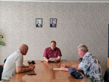 Личный прием граждан. Председатель Торезского городского совета Александр Казмерчук провёл приём граждан, на котором поступило обращение, касающееся пониженного напряжения в электрической сети на одном из жилых массивов...