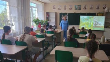 В пришкольном детском оздоровительном лагере «Солнышко» проведено литературное чтение «Сказки о мёртвой царевне и о семи богатырях» А.С. Пушкина. Детей также познакомили с отрывками книги Маргариты Погореловой «Кто такой...