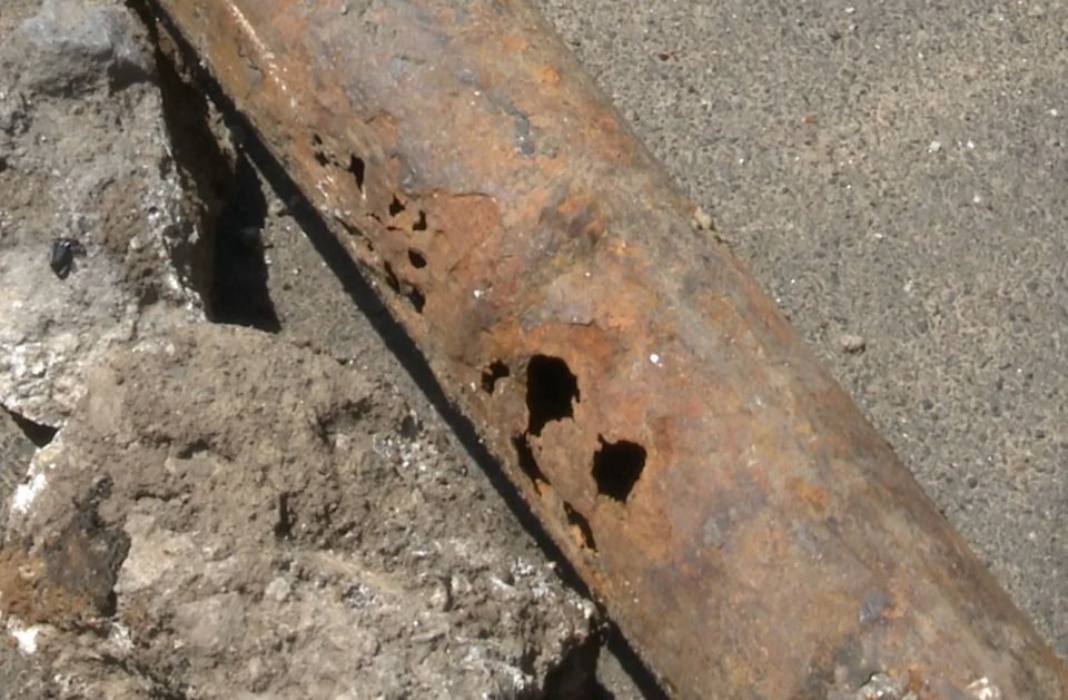 В Шахтерске меняют трубопровод по улице Обручева В Шахтерске меняют трубопровод по улице Обручева