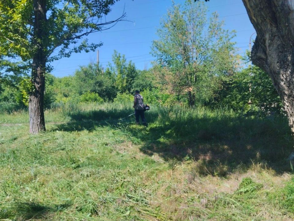 С целью приведения территории в надлежащее санитарное состояние в Кировском внутригородском районе города Макеевки силами Макеевского филиала НКО «ЕДИНЫЙ РЕГИОНАЛЬНЫЙ ФОНД ПО УПРАВЛЕНИЮ МНОГОКВАРТИРНЫМИ ДОМАМИ НА ТЕРРИТОРИИ... С целью приведения территории в надлежащее санитарное состояние в Кировском внутригородском районе города Макеевки силами Макеевского филиала НКО «ЕДИНЫЙ РЕГИОНАЛЬНЫЙ ФОНД ПО УПРАВЛЕНИЮ МНОГОКВАРТИРНЫМИ ДОМАМИ НА ТЕРРИТОРИИ...