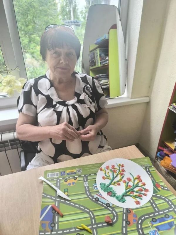 Пожилые мариупольцы освоили искусство пластилинографии Пожилые мариупольцы освоили искусство пластилинографии