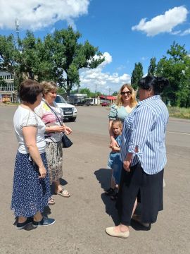 Общаемся с жителями. Журавлёва Татьяна Владимировна, депутат Снежнянского городского совета от партии ЛДПР, провела встречу по улице Мурманская