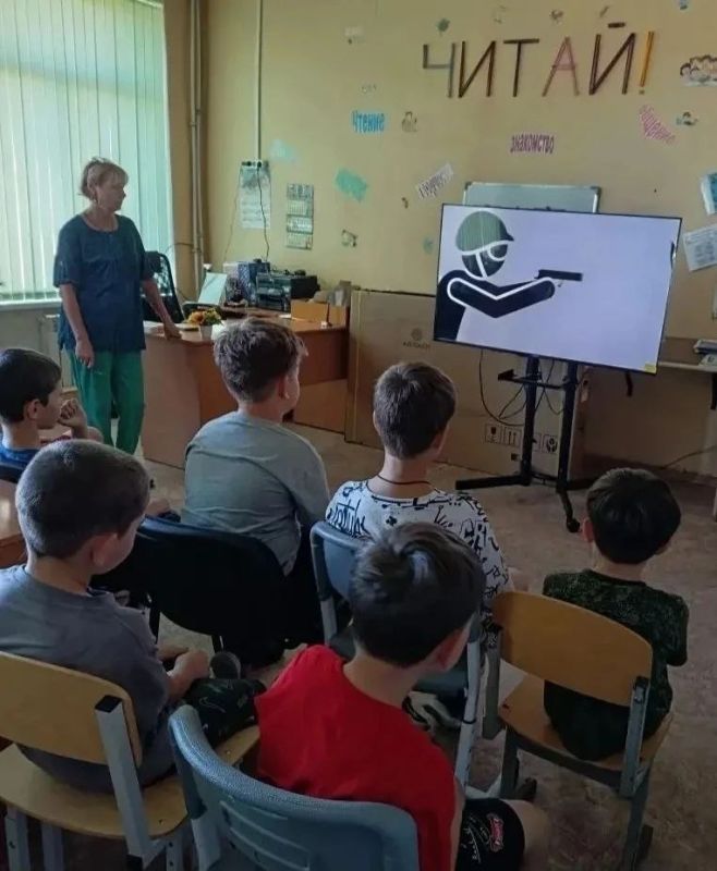 В Мелекинской сельской библиотеке прошел урок безопасности в рамках партпроекта «Новая школа» В Мелекинской сельской библиотеке прошел урок безопасности в рамках партпроекта «Новая школа»