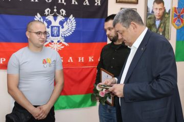 Иван Приходько: Совместно с руководителем Донецкого регионального отделения Всероссийской общественной организации «Молодая Гвардия Единой России», депутатом Народного Совета Донецкой Народной Республики, членом комитета...
