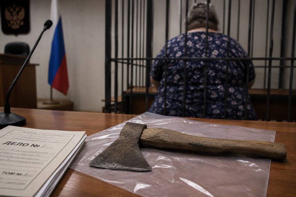 Пенсионерка зарубила собутыльницу во время застолья в ДНР