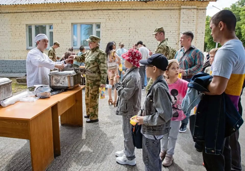 В рамках акции «Каникулы с Росгвардией» в воинской части г. Димитровград прошел день открытых дверей В рамках акции «Каникулы с Росгвардией» в воинской части г. Димитровград прошел день открытых дверей