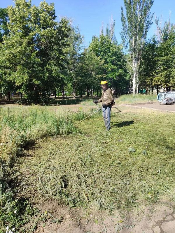 В соответствии с планом благоустройства и поддержания санитарного состояния территорий, производственный участок города Дебальцево, посёлка городского типа Мироновский и города Светлодарск Енакиевского филиала по управлению...