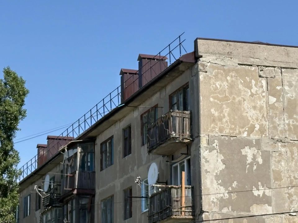 Сахалинская область восстановливает кровельное покрытие жилого фонда в поселке Стожковское Шахтерского округа Сахалинская область восстановливает кровельное покрытие жилого фонда в поселке Стожковское Шахтерского округа