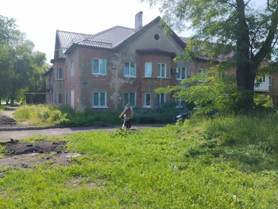 С целью приведения территории в надлежащее санитарное состояние в Кировском внутригородском районе города Макеевки силами Макеевского филиала НКО «ЕДИНЫЙ РЕГИОНАЛЬНЫЙ ФОНД ПО УПРАВЛЕНИЮ МНОГОКВАРТИРНЫМИ ДОМАМИ НА ТЕРРИТОРИИ... С целью приведения территории в надлежащее санитарное состояние в Кировском внутригородском районе города Макеевки силами Макеевского филиала НКО «ЕДИНЫЙ РЕГИОНАЛЬНЫЙ ФОНД ПО УПРАВЛЕНИЮ МНОГОКВАРТИРНЫМИ ДОМАМИ НА ТЕРРИТОРИИ...
