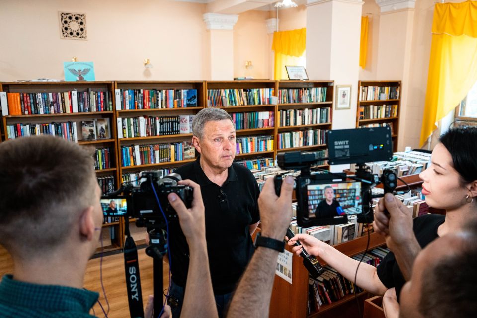 Кирилл Макаров: 122 000 новых книг поступят в библиотеки Республики до конца года Кирилл Макаров: 122 000 новых книг поступят в библиотеки Республики до конца года
