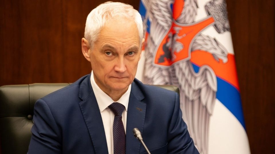 ВС РФ в упорных боях с неонацистами на Славянском направлении решительно громят врага, не оставляя шансов, заявил Андрей Белоусов