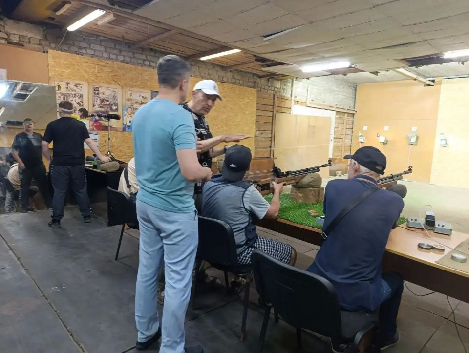 В Мариуполе для спортсменов с нарушениями слуха провели мастер-класс по пулевой стрельбе В Мариуполе для спортсменов с нарушениями слуха провели мастер-класс по пулевой стрельбе