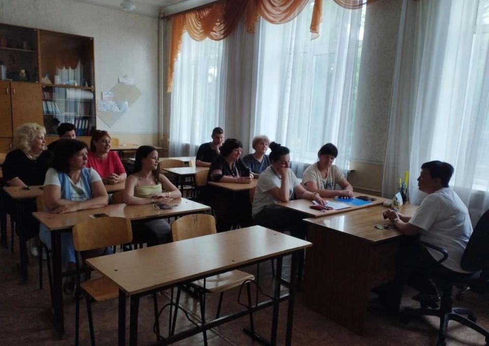 Сегодня, 2 июня 2026 года, В рамках проектов «Управдом» и "Школа ЖКХ", активист района Марина Комарь провела встречу жителями Сегодня, 2 июня 2026 года, В рамках проектов «Управдом» и "Школа ЖКХ", активист района Марина Комарь провела встречу жителями