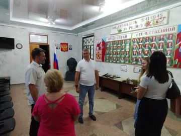 Начальник Старобешевского территориального отдела Артем Ляшов провел встречу с трудовым коллективом МБУ «Мемориальный музей дважды Героя Социалистического Труда П.Н.Ангелиной»