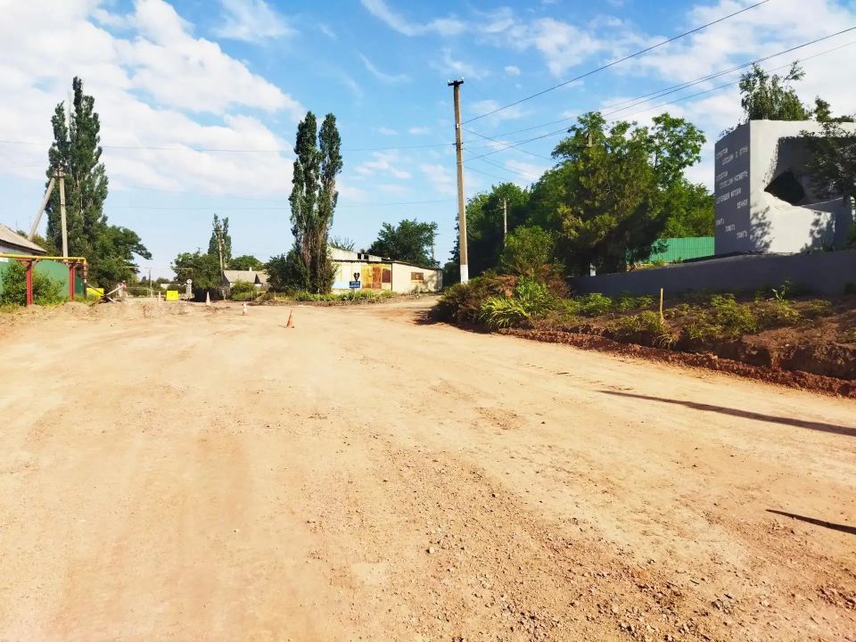 В Орлово-Ивановке ремонтируют дорогу В Орлово-Ивановке ремонтируют дорогу