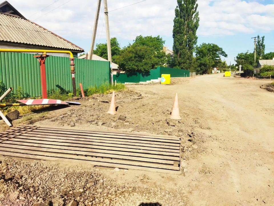 В Орлово-Ивановке ремонтируют дорогу В Орлово-Ивановке ремонтируют дорогу