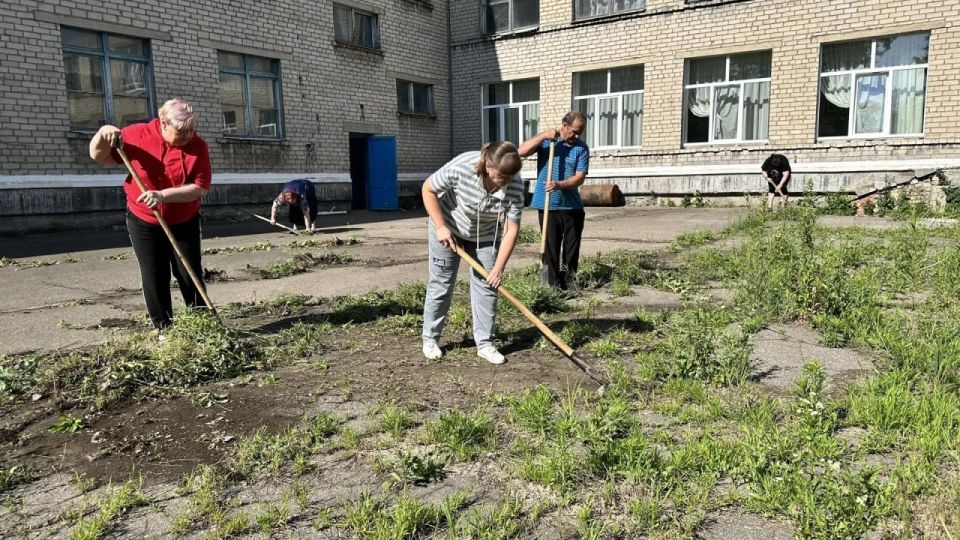 18 июня 2026 года, в рамках проекта «Городская среда», реализуемого Единой Россией , жители Кировского района приняли участие в традиционной экологической акции «Чистый четверг» 18 июня 2026 года, в рамках проекта «Городская среда», реализуемого Единой Россией , жители Кировского района приняли участие в традиционной экологической акции «Чистый четверг»