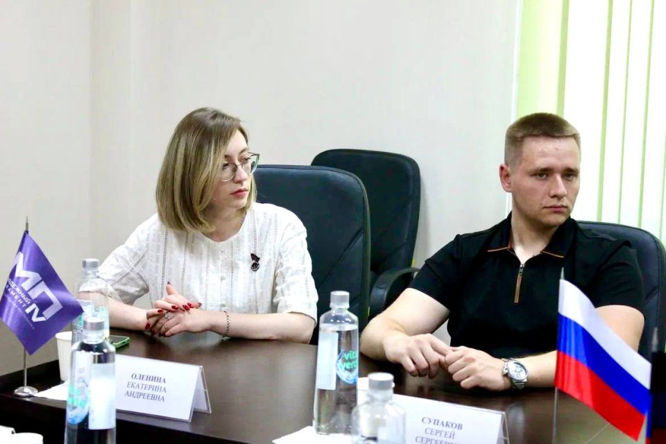 Из Ленинграда в Донбасс. Сегодня провели необычный и очень душевный круглый стол Из Ленинграда в Донбасс. Сегодня провели необычный и очень душевный круглый стол