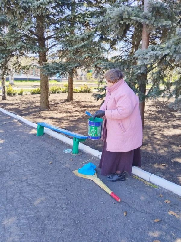 Благодаря Пуровскому району (ЯНАО) в селе Благодатное обновили детскую площадку, территорию у Дома культуры и мемориал Благодаря Пуровскому району (ЯНАО) в селе Благодатное обновили детскую площадку, территорию у Дома культуры и мемориал