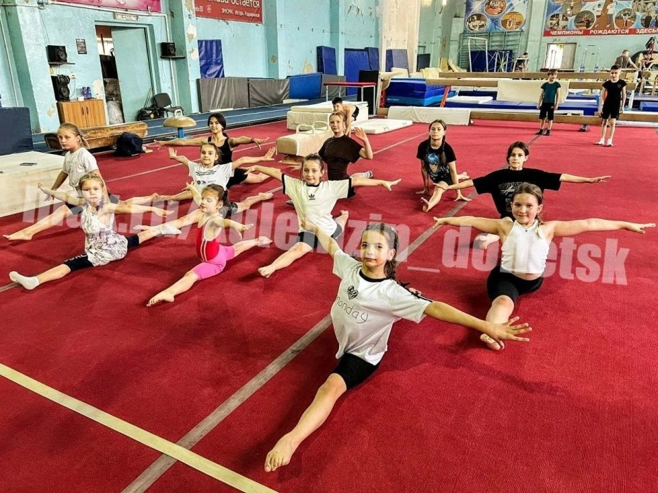 Месячник спорта в Донецке продолжает набирать обороты! Уже третью неделю горожане активно участвуют в масштабной акции «Спортивный Донбасс», организованной по инициативе Главы ДНР Дениса Пушилина при поддержке партии «Единая... Месячник спорта в Донецке продолжает набирать обороты! Уже третью неделю горожане активно участвуют в масштабной акции «Спортивный Донбасс», организованной по инициативе Главы ДНР Дениса Пушилина при поддержке партии «Единая...