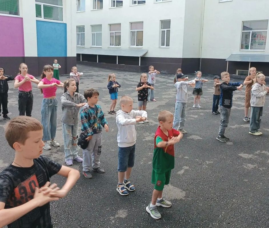 Сергей Ермаков: В городском округе Снежное продолжается акция «Спортивный Донбасс» от «Единой России» Сергей Ермаков: В городском округе Снежное продолжается акция «Спортивный Донбасс» от «Единой России»