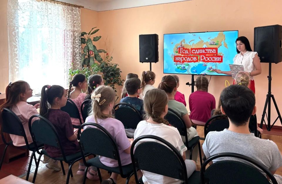 В Снежном прошел показ мультфильмов о традициях народов России