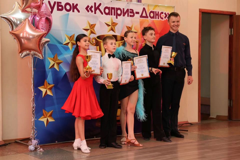 В Снежном подвели итоги танцевального сезона В Снежном подвели итоги танцевального сезона