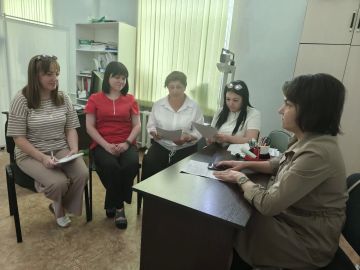 В Ждановке специалисты отела опеки и попечительства и работники больницы обсудили рабочие вопросы