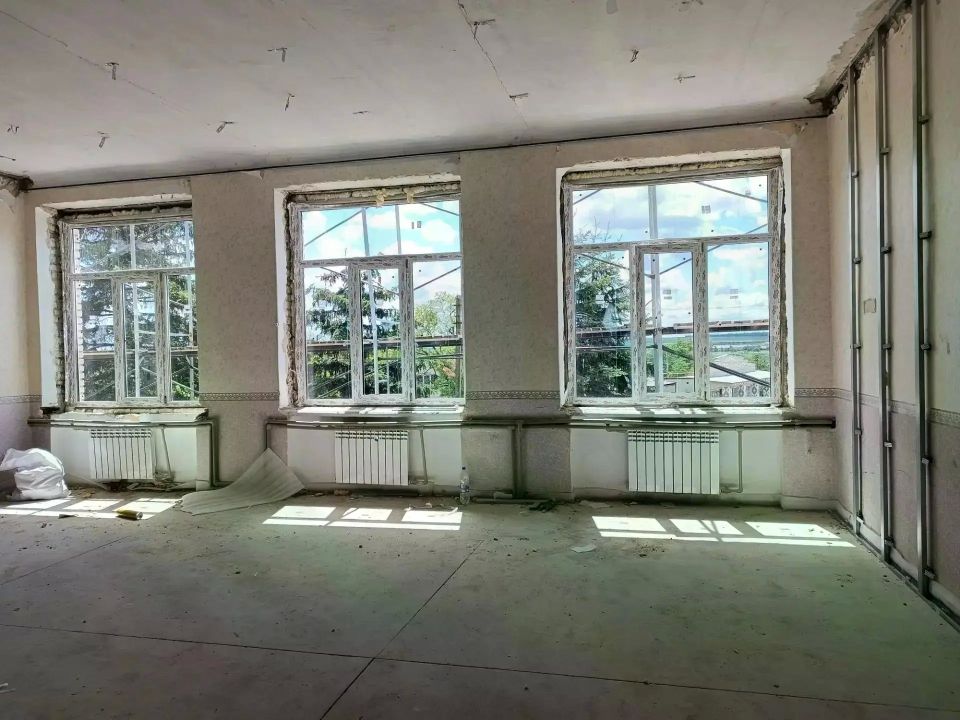 В Старобешево в рамках нацпроекта идет капитальный ремонт школы: подрядчик завершил демонтаж В Старобешево в рамках нацпроекта идет капитальный ремонт школы: подрядчик завершил демонтаж