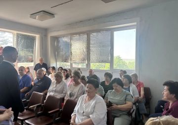 Благодарность за самоотверженный труд: в Старобешево поздравили медицинских работников