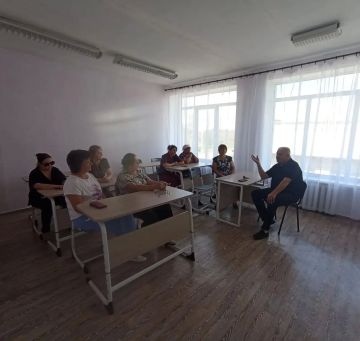 Председатель Амвросиевского муниципального совета, депутат Александр Алексеевич Шульга, провел встречу с жителями села Степано-Крынки