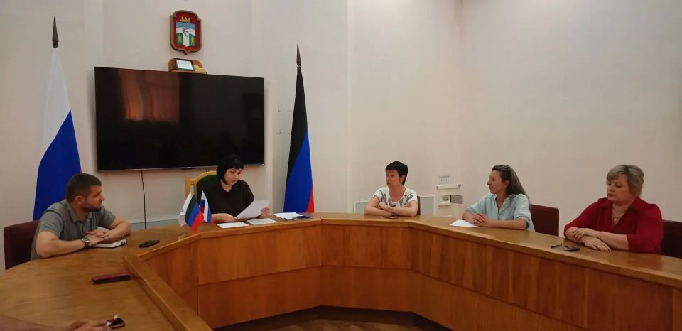 18.06.2026 председатель Тельмановского муниципального совета Дмитрий Липчанский принял участие в заседании Комиссии по вопросам распределения жилых помещений муниципального жилищного фонда при Администрации Тельмановского... 18.06.2026 председатель Тельмановского муниципального совета Дмитрий Липчанский принял участие в заседании Комиссии по вопросам распределения жилых помещений муниципального жилищного фонда при Администрации Тельмановского...