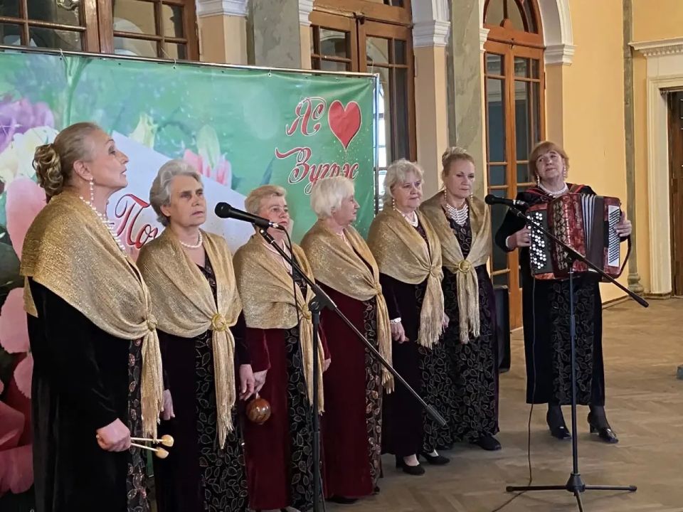 Сегодня, в Зугрэсском Дворце культуры состоялась тематическая программа ко Дню медицинского работника «За жизнь спасибо говорим» Сегодня, в Зугрэсском Дворце культуры состоялась тематическая программа ко Дню медицинского работника «За жизнь спасибо говорим»