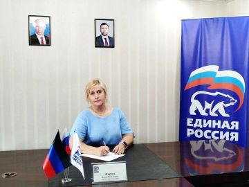 Состоялся прием граждан. 19 июня в общественной приёмной Партии «Единая Россия» города Тореза депутат городского совета Жирова Елена Васильевна провела прием граждан