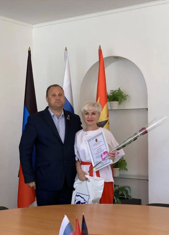Чествуем тех, кто стоит на страже нашего здоровья: в Торезе поздравили медицинских работников Чествуем тех, кто стоит на страже нашего здоровья: в Торезе поздравили медицинских работников