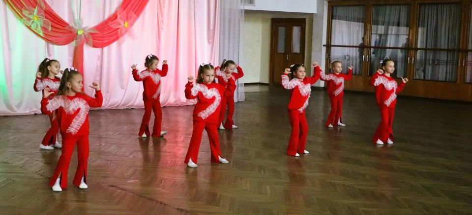 Праздничная программа «Рецепт хорошего настроения!» в преддверии Дня медицинского работника Праздничная программа «Рецепт хорошего настроения!» в преддверии Дня медицинского работника