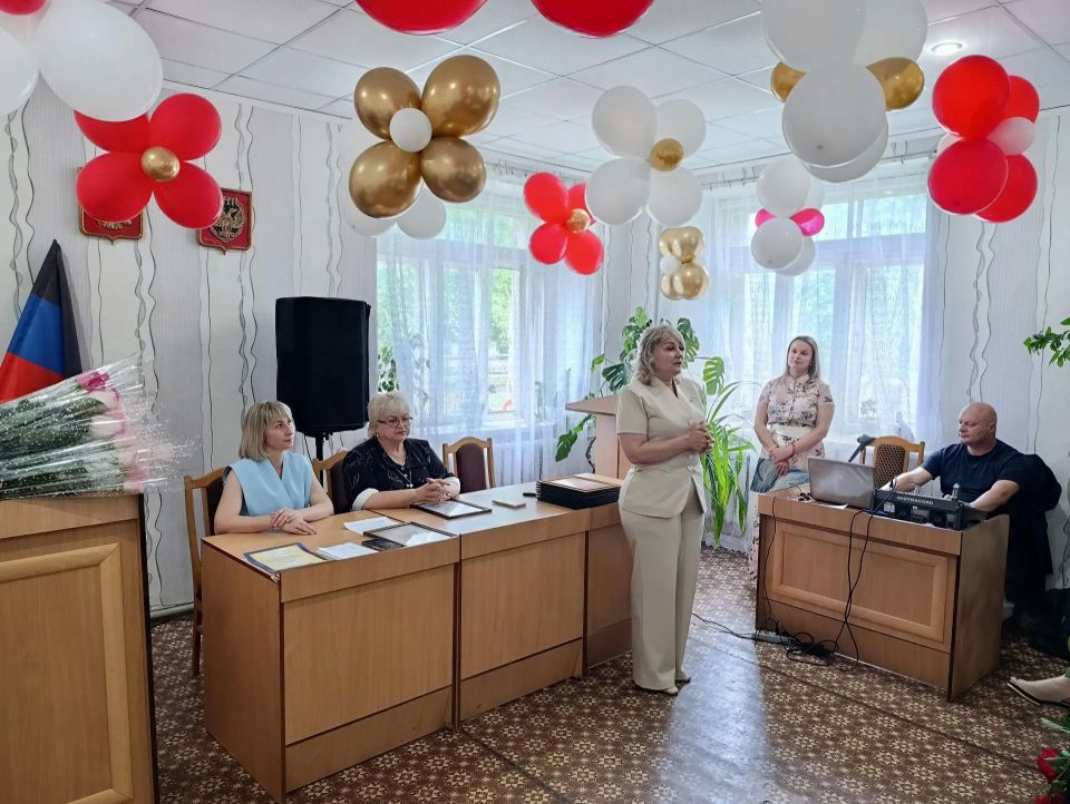 В Снежном поздравили медиков с профессиональным праздником В Снежном поздравили медиков с профессиональным праздником