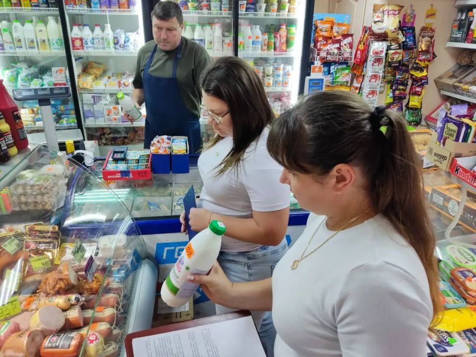 Сегодня, 18 июня в г.Моспино прошёл очередной рейд Народного контроля с целью осуществления контроля за соблюдением правил торговли и прав потребителей относительно надлежащего качества товаров и уровня торгового ... Сегодня, 18 июня в г.Моспино прошёл очередной рейд Народного контроля с целью осуществления контроля за соблюдением правил торговли и прав потребителей относительно надлежащего качества товаров и уровня торгового ...