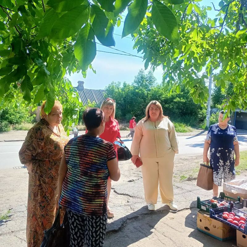 В рамках поручения Главы ДНР Дениса Пушилина, на территории Кировского внутригородского района продолжаются встречи с населением на подведомственной территории с целью выявления проблемных вопросов