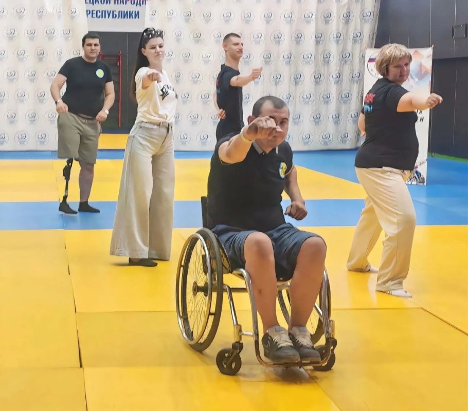 Для спортсменов ДНР провели мастер-класс по пара-каратэ Для спортсменов ДНР провели мастер-класс по пара-каратэ