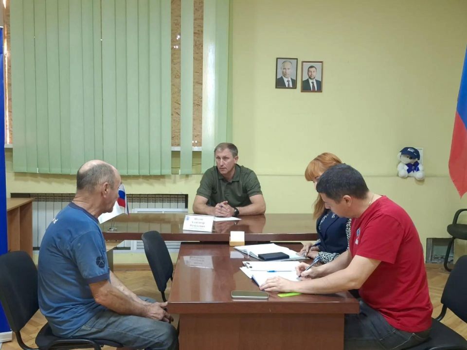 Александр Шатов: Ответил на вопросы жителей в общественной приемной «Единой России» Александр Шатов: Ответил на вопросы жителей в общественной приемной «Единой России»