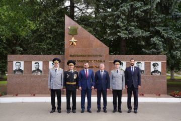 Александр Волошин: Совместно с Главой ДНР Денисом Пушилиным принял участие в церемонии выпуска офицеров Голицынского пограничного института ФСБ России