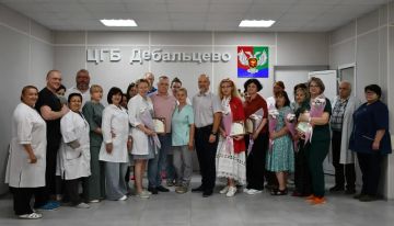 В преддверии профессионального праздника, Дня медицинского работника, глава городского округа Дебальцево Сергей Викторович Желновач обратился с теплыми словами поздравлений к работникам ГБУ ДНР "Центральная городская...