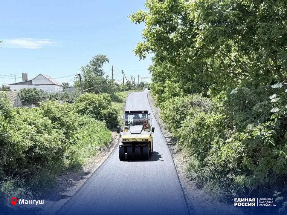 В Мангушском округе по народной программе Единой России восстанавливают дорожное покрытие В Мангушском округе по народной программе Единой России восстанавливают дорожное покрытие